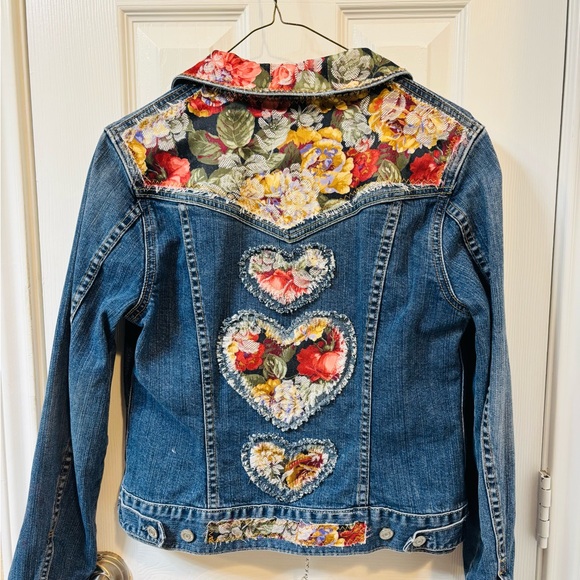 GAP Blue Jean upcycled jacket with floral accents - Picture 2 of 2